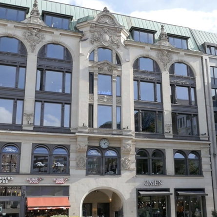 KLAMBT schafft zentrale Printredaktion in Hamburg